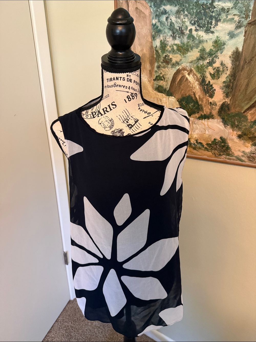 Ellen Tracy Black and White Floral Shell Tank xl